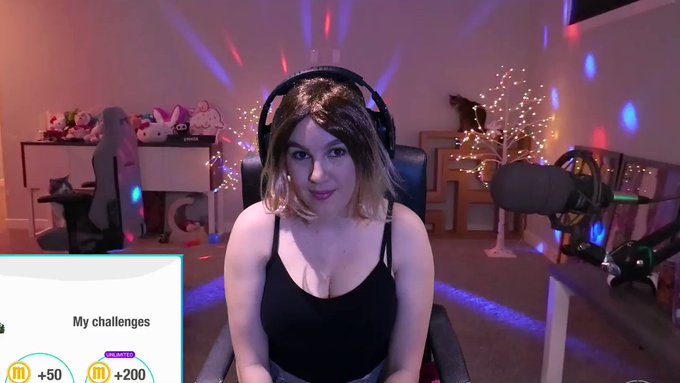 Twitch streamer nip slips uncensored