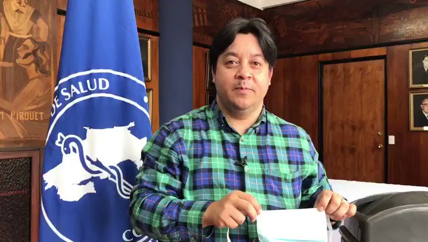 Ministerio de Salud de Costa Rica on X: "El Dr. Roberto Arroba, de la Dirección de Vigilancia de la Salud, muestra la manera correcta de usar una mascarilla. No recomendamos su uso,