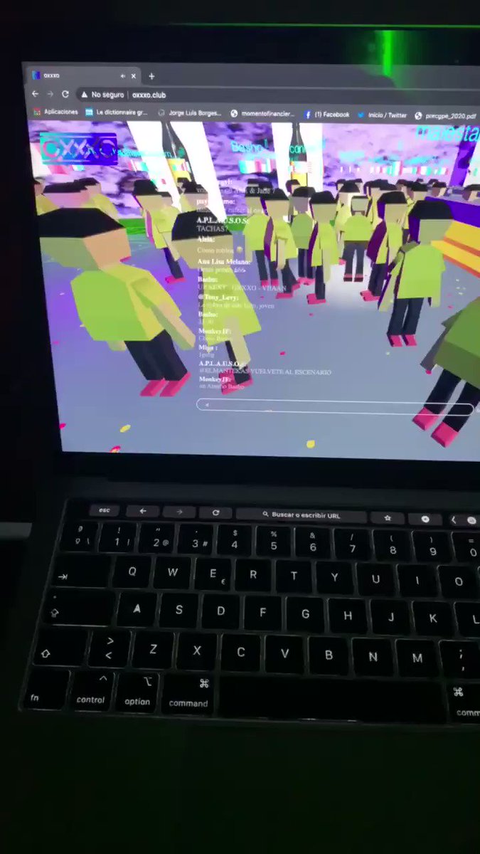 Está divertido esto del #Ceremoniaencasa.
Traen musiquita buena y una forma diferente de moverse por los escenarios. 😎
@CeremoniaFest https://t.co/GgCpwE51BM