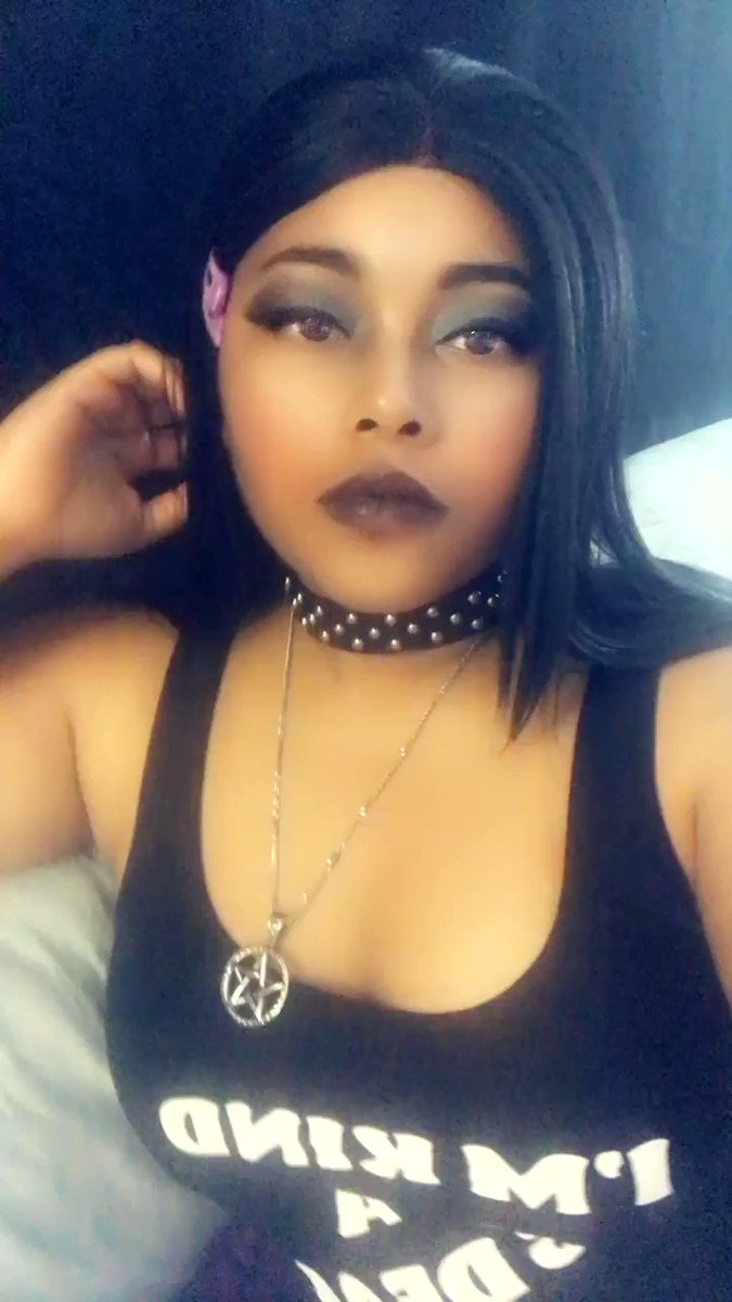 Model - Luna Bat loving