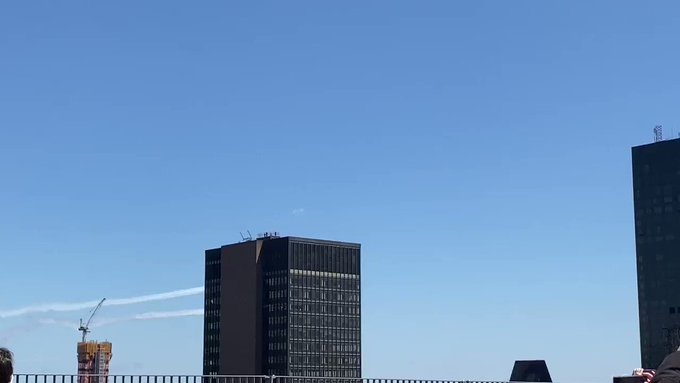 Thunderbirds & Blue Angels flying over NYC to thank First Responders and essential workers ❤️✈️ https://t