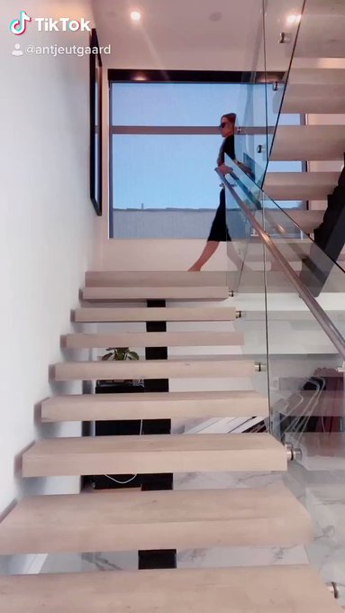 Soooo seductive ? (Yes, I fell and injured myself trying to catch the last one)?? Follow me on TikTok??AntjeUtgaard