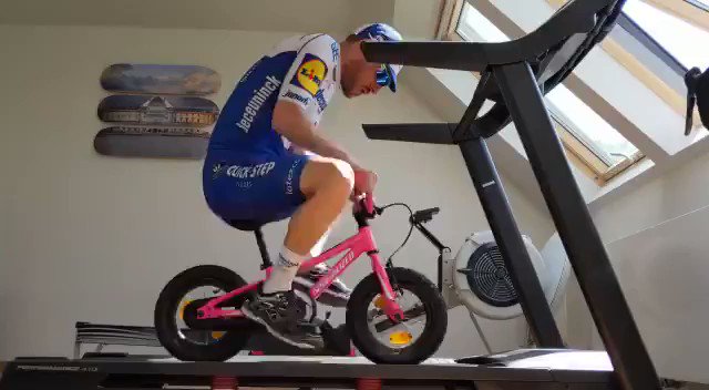 That's one way to mix up training indoors!
*don't try this at home 😂*
🎥 @3sdevenyns https://t.co/SVCLgt7wjm