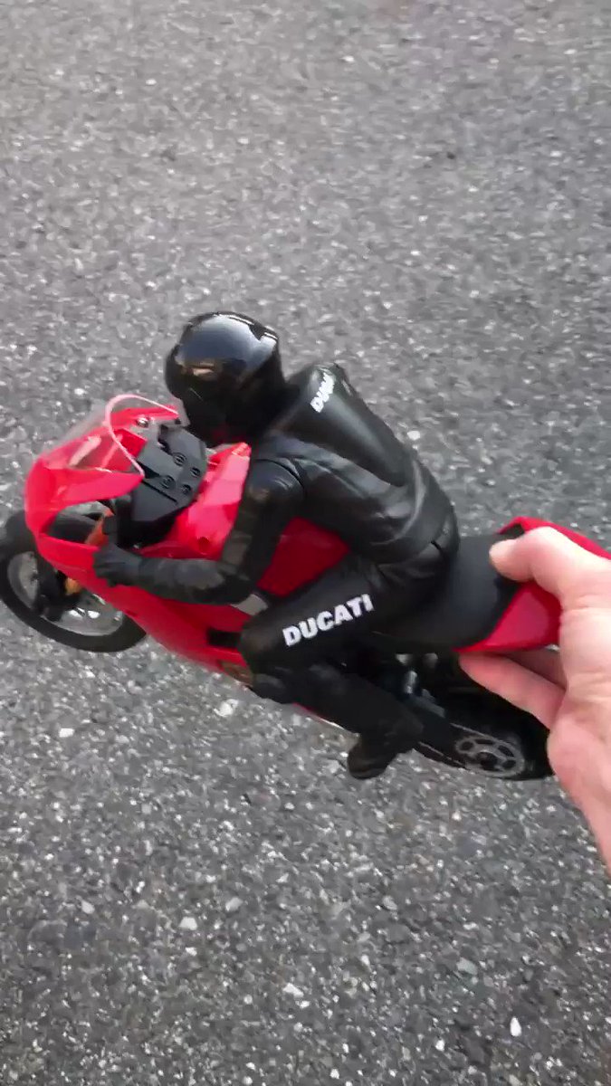 最近のラジコンは性能が良すぎる！？もうバイクじゃないwww