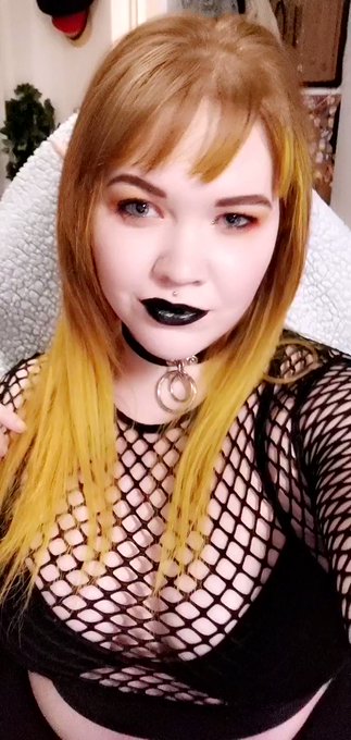 Guess who is going to share their first JOI (with a mutual cum countdown~!) on their OF in about 15 minutes