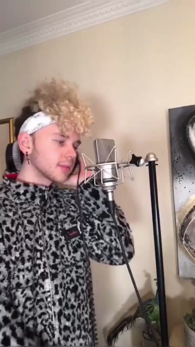 I’m in the house and I hopped on the #HCRBOREDchallenge... let’s see if @HotChelleRae sees it 👀 how many likes for a collab?? 😈 Tag them! https://t.co/c24IFTTMAC
