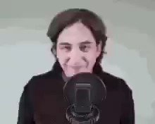 Tinc pendent escriure article explicant perquè vaig sortir pitant del projecte d'@AdaColau després d'haver participat en el Cercle d'Economia i conèixer de 1a. mà el personal. Formant part de la llista electoral vaig acabar votant una altra formació. Trist.
Soc anti-hipocresia.