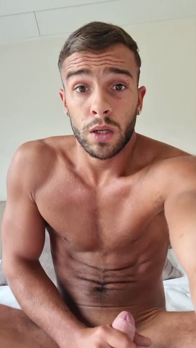 Matinal &eacute;rections !! 🔥🔥🥵🥵🔞 mon sperme est plut&ocirc;t lourd et &eacute;pais ces temps ci..  je suis si chaud, tr&egrave;s