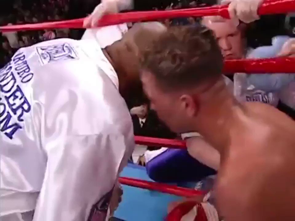Steve Boxman on Twitter: "June 2003 Arturo Gatti-Micky Ward III (Round 4) Gatti broke his right hand in round 3 with a shot to the hip and struggles to throw any right