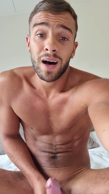 Qui vient l&egrave;cher le foutre que j'ai mis sur mon draps de lits? Il est &eacute;pais... celui qui a envie d'une