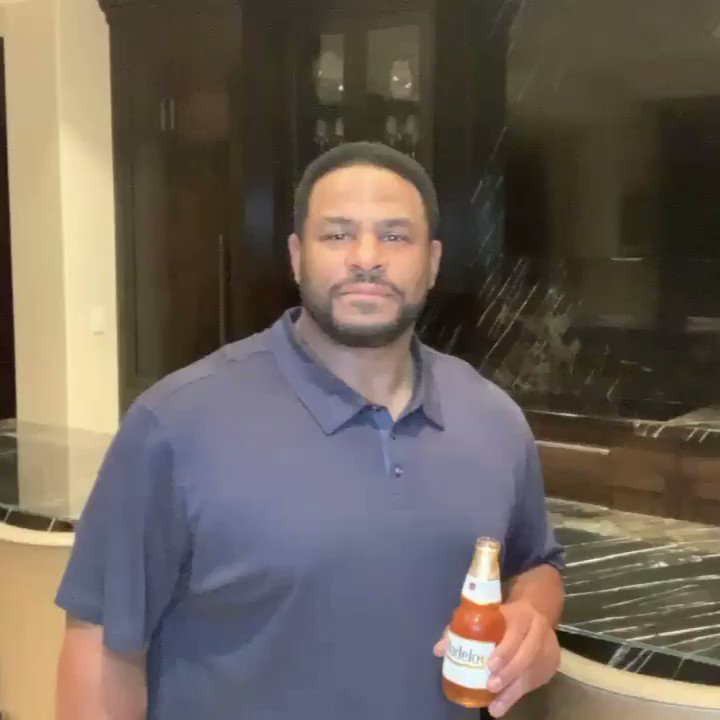 First rule of being a #HoF RB: you gotta take care of your linemen. And right now, our front line healthcare workers deserve some love & support. So share some! If you publicly post your support using #CincUp, Modelo will donate $1 (up to $500K) to #FirstRespondersFirst! #ad https://t.co/1E4BDN5wWy