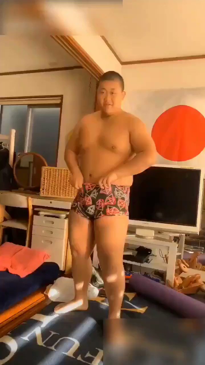 全裸でダンス 全裸勃起ダンス、見た。  好みの体型じゃないからアガることはないけど、じゃあ好みの体型ならいいのか？ってわけじゃなくて、勃起してなくていいんだな💦 この動画のような人が全裸で勃起してない状態で踊ってくれたら、めっちゃ刺さると思うのww  なので ...