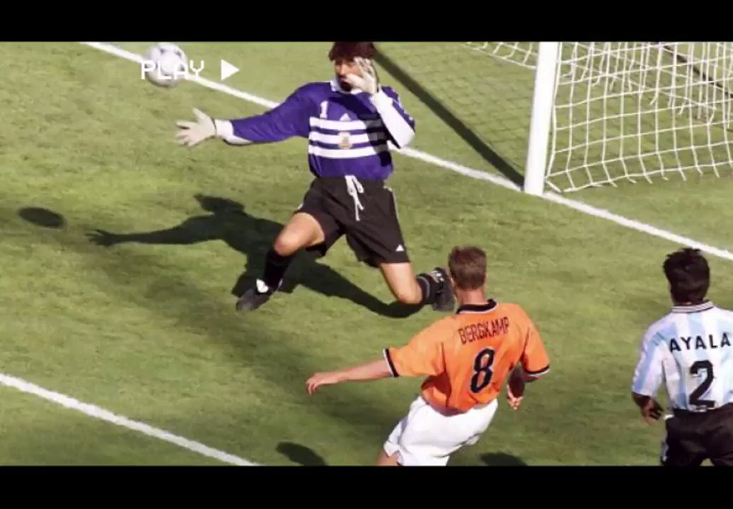Happy Birthday \"Dennis Bergkamp, Dennis Bergkamp, Dennis Bergkamp, Dennis Bergkamp!!!\" 