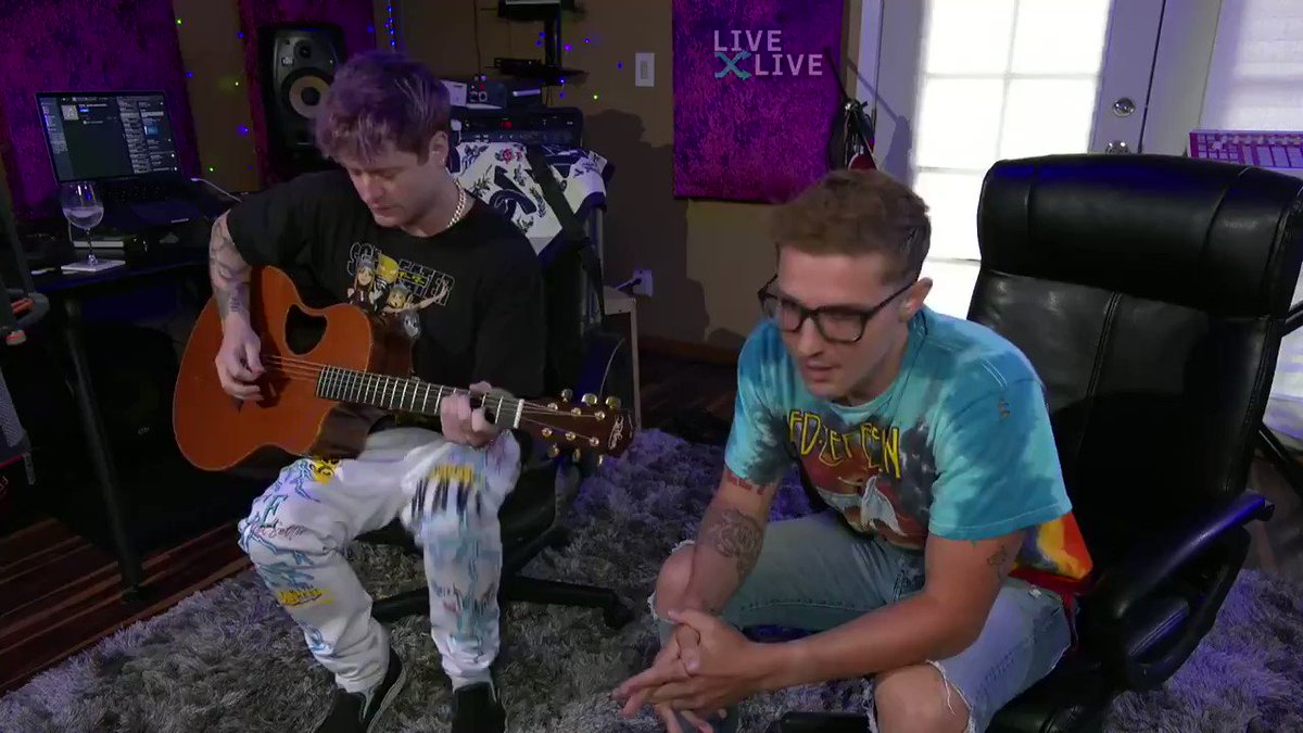 .@HotChelleRae killing it! 😌🔥
Tune in to their at-home show LIVE right now! https://t.co/0ZODNwMfJZ https://t.co/KRHc1oOWeC