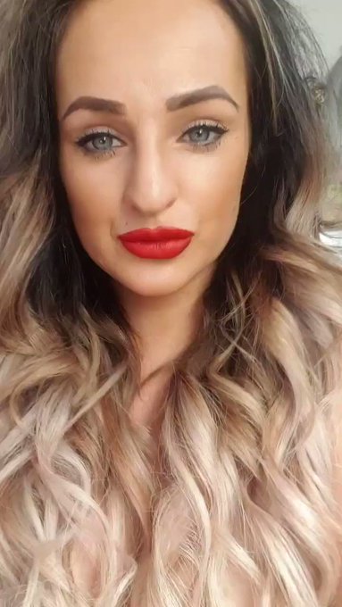 Happy Friday! #redlips #blueeyedgirl https://t.co/2nmOx7Ko4y