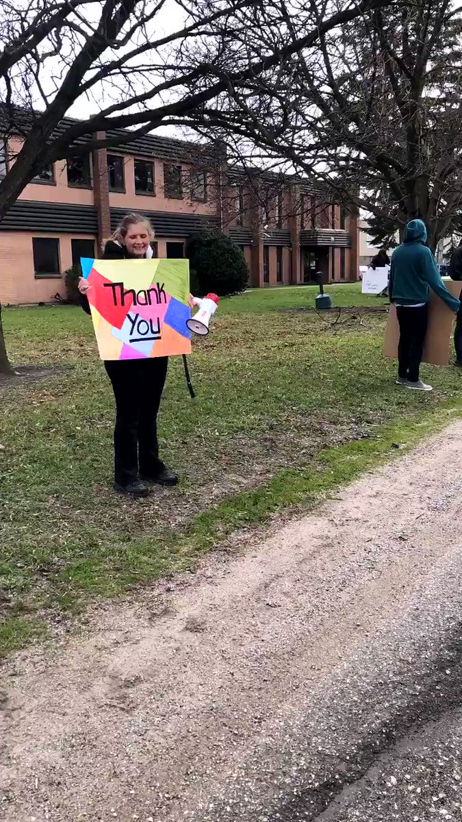 This week we surprised our essential team with a distancing #thankyou rally! Big thanks to our production personnel that come to work everyday to keep our lines running, so our customer continue to receive the #essentialpackaging they need! #TeamMoore #supportlocal https://t.co/SzQevjG9qB