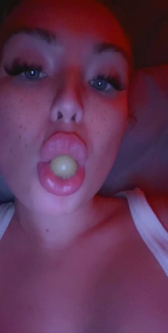 Can&rsquo;t stop sucking on grapes https://t.co/RL6lMfMyad<a href="/tag/newprofilepic"class="tags"><span>#newprofilepic</span></a>