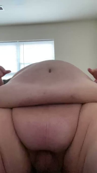 Who wants to climb on top? #superchub #chub #fat #obese #fatbelly https://t.co/JV6r3lYZ5S