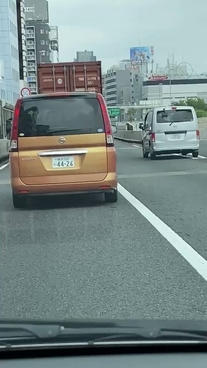 本日のニュースで出ていた動画です。西新宿付近の高速道路！をチャリが走ってた！！