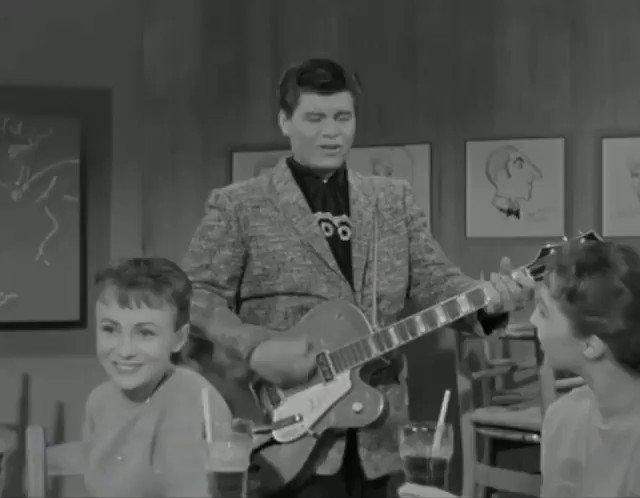 Can you believe he s only 17 years old here? 

Happy birthday to the San Fernando Valley s own, Ritchie Valens!
