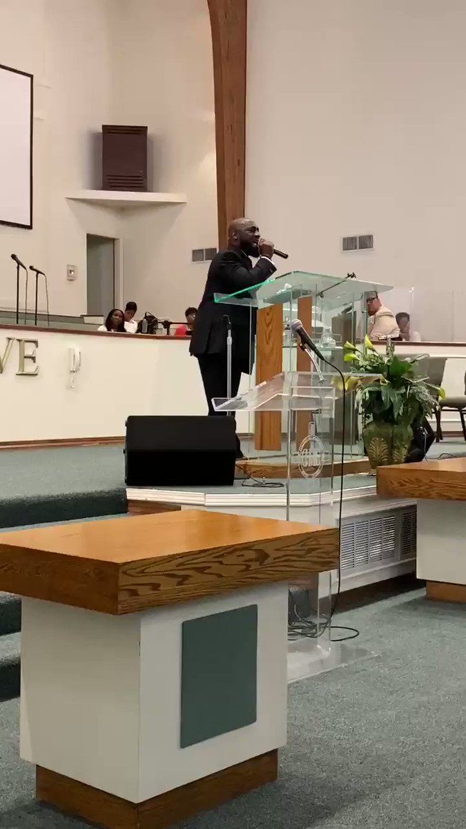 We are #ENCOURAGED and We are #BELIEVERS that this PANDEMIC is only Temporary! Hear this clip of Pastor Rodney Curry singing “When I See Jesus” #PastorRodneyCurry #collegehill #chmbc #corporateworship #sundaymornings #churchflow #tyler #wednesdayencouragement @clefty1906 https://t.co/QXepnojX6L