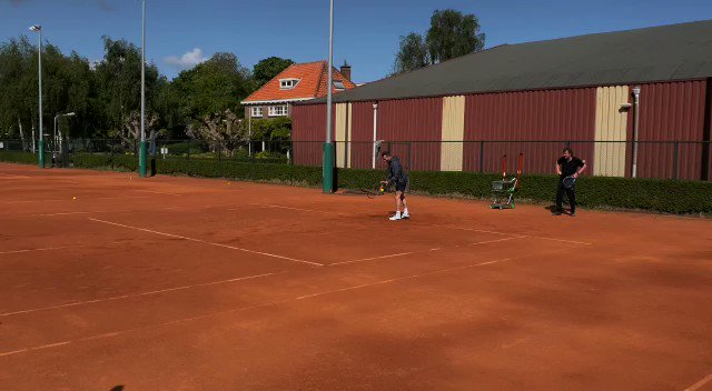 A fun & sporty morning πΎ! Finishing with a cheeky no-look π€£ What are you guys doing today to stay active? https://t.co/GrpZKkkmhY