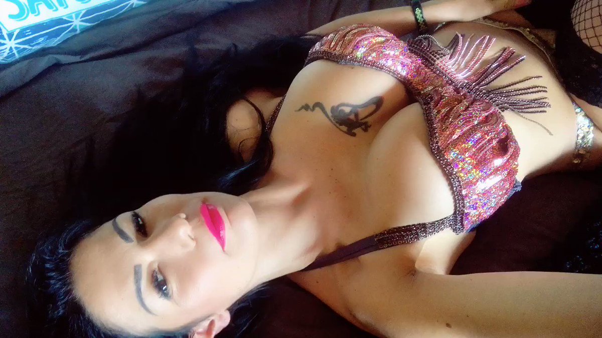 Model - Amelia Sensual milf