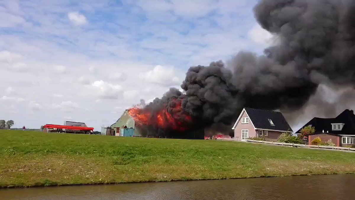 Vanmiddag ter plaatse geweest bij een felle uitslaande brand in Oostwoud.