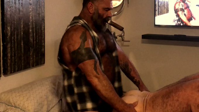 Who want's some Daddy cum? #hairybear #hairygaybears #hairydaddy #hairydilf #barebackbreeder #Barebacking