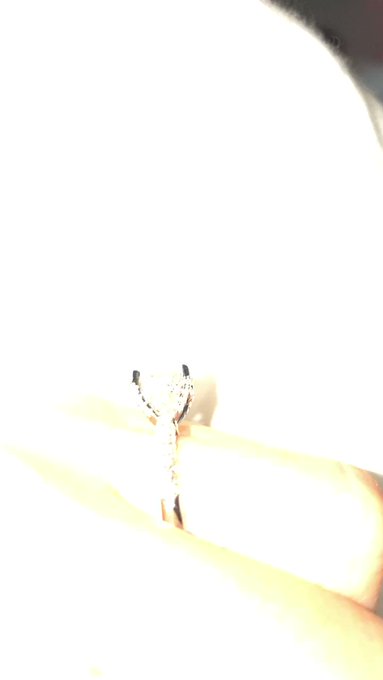 So this happened ? ignore my ugly nail lol https://t.co/bQY3fo1Y3T
