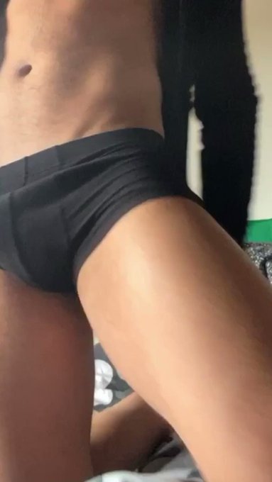 Hoy domingo si estuvieras aquí te la metería bien rico??
@Pollas_lefa2 @gayamateurss @Divulga_Gays @morbosgayo
