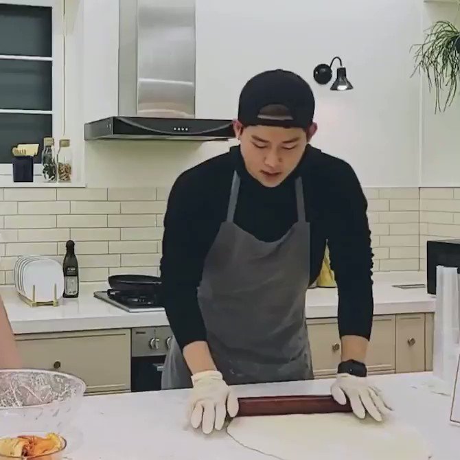 RT @JooheonRandom: chef jooheon saying 