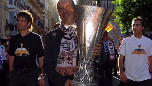 #ValenciaCF 🦇🏆
@rafabenitezweb recuerda en #DeportesMediodía con @eduardoesteve la UEFA de 2004
“Me acuerdo mucho de los aficionados que no pudieron ir por los problemas con los aviones. Y de la imposición de Ayala a Drogba desde el inicio.” https://t.co/YXfdodxGri