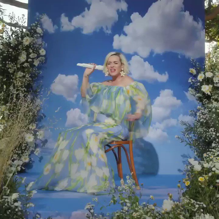 ICYMI: I had the honor of kicking off the @GMA ☀️Summer Concert Series☀️ this morning from my favorite tree in my backyard! For all the sleepyheads who hit snooze too many times, watch my performance of #Daisies here: https://t.co/99lQD2CBXz (& check out NRO while ur at it 💁🏼♀️) https://t.co/efgXjunmXn