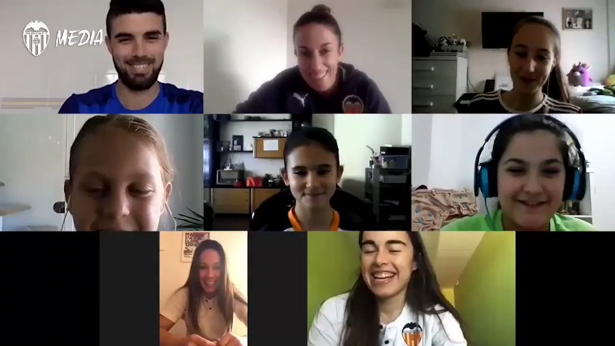 🦇 El @VCF_Femenino habla con el futuro del fútbol femenino valenciano ⚽
⚙ @paula7gs y 🔟 @maripaz_vilas comparten vivencias y experiencias con cuatro pequeñas grandes futbolistas 👧🏽
📽 ¡No te pierdas el vídeo completo!
➡️ https://t.co/kOdmFf4pg2
#AmuntVCFfem 🖤 https://t.co/vQbYiQz44d