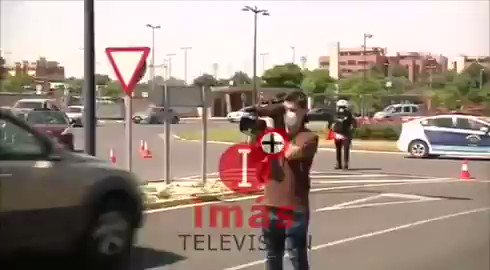 La policía contra los sanitarios que nos salvan para defender a los fachas de VOX que nos contagian.
https://t.co/Qztr84ALT1