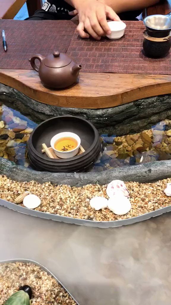 水の上で流れる新感覚なお茶会に心も癒される