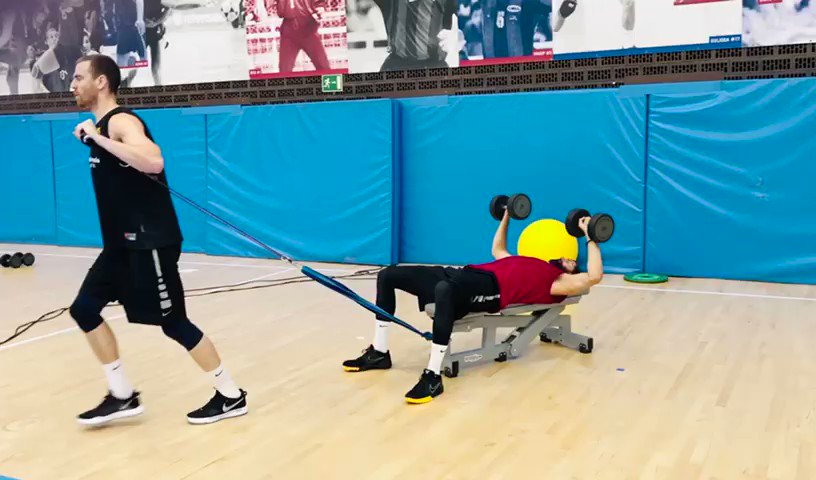 👋 Bon dilluns, culers! Seguim treballant a la Ciutat Esportiva
✅ ¡Buenos días, culés! El equipo empieza la semana con una sesión matinal en la Ciudad Deportiva
🔵🔴 #ForçaBarça! https://t.co/0st2N2zQUb