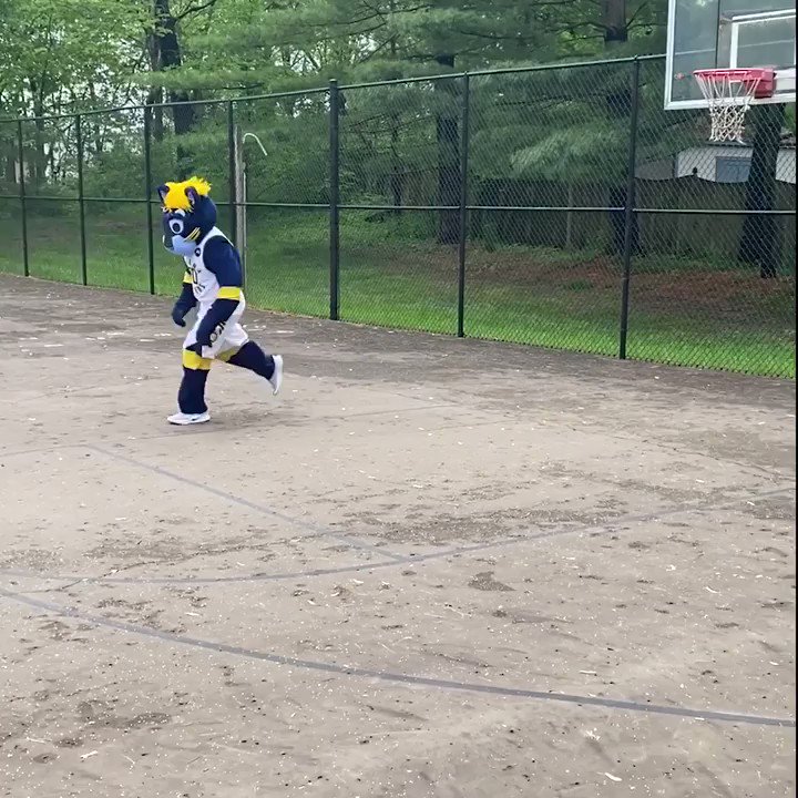 On this day back in '98, @reggiemillertnt did this to MJ and the Bulls in Game 4 of the Eastern Conference Finals. https://t.co/E4AByqMvrR