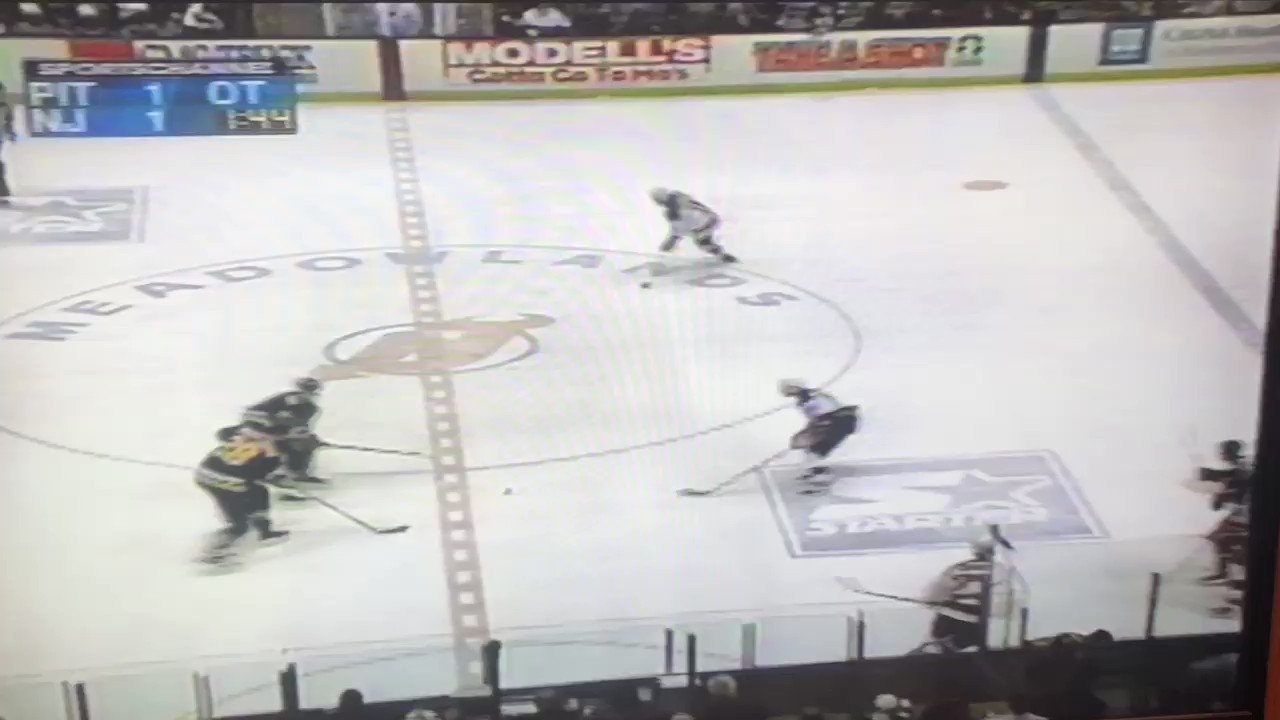 Happy Birthday to Stanley Cup Champion & Olympic Gold Medalist Neal Broten, born on Nov. 29, 1959 in Roseau, Minn. 