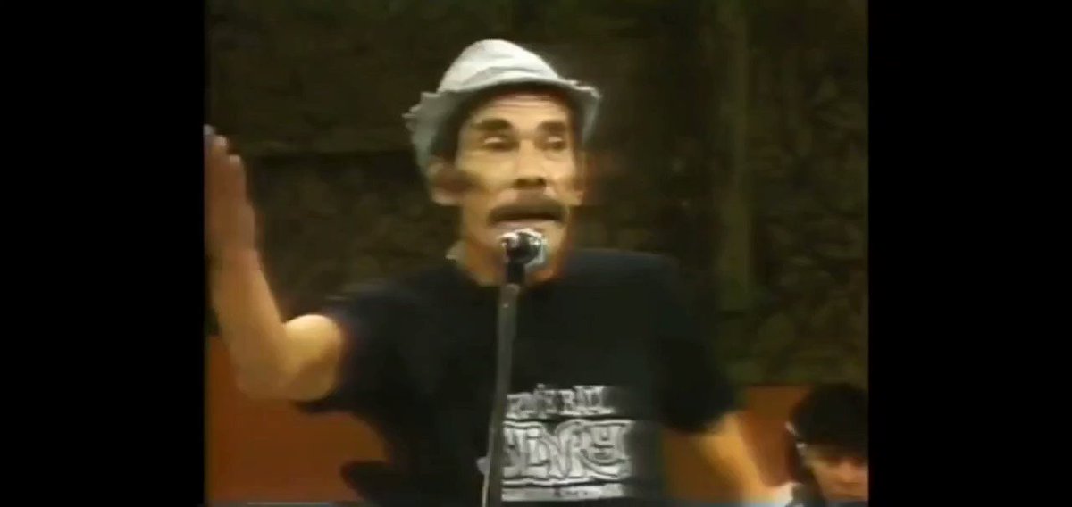Mi adorado padre cantando "Cuando era pequeñito" esa canción la cantaba en la casa tocando la guitarra, hermosos recuerdos para mí, super grabados en mi mente y corazón ❤
Esto fue en el programa chileno, "Festival de la una" conducido por Enrique Maluenda 1982
@biobio @CNNChile https://t.co/DVghBA4lm5