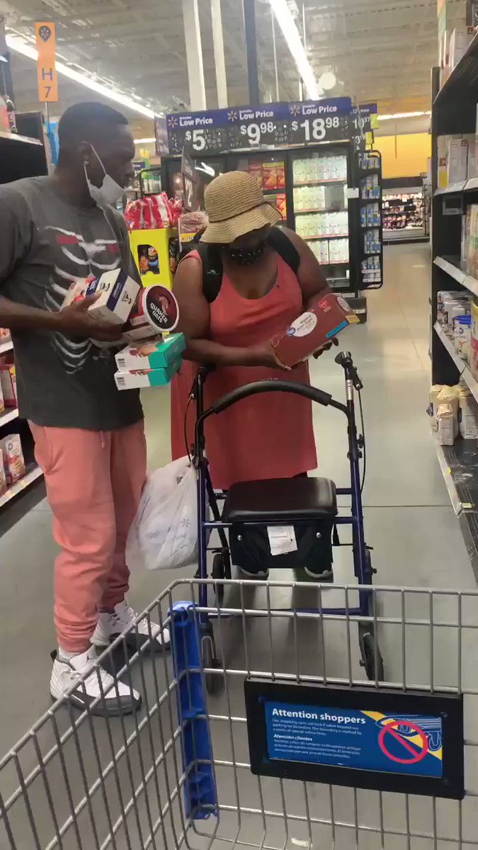 He went in Walmart and pranked random people with NBA YoungBoy’s “AI Nash” lyrics 😂
https://t.co/6fTEYLassI