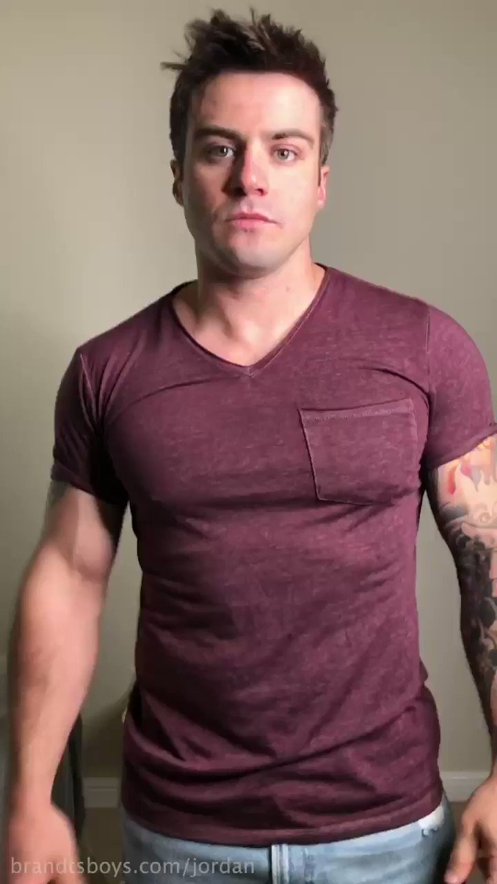 Straight Frat Boy • 170k on Twitter "https//t.co/wvuQDYpmzU" / Twitter