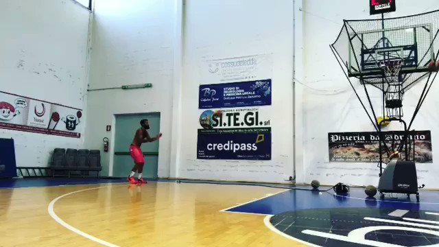 Impressionante Gigi. 🏀
#ItaliaTeam @GigiDatome @Italbasket https://t.co/FKygbrXyl1