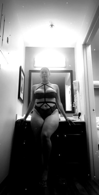 Can I dress up in sexy lingerie for you ? https://t.co/ERBQq69tDE