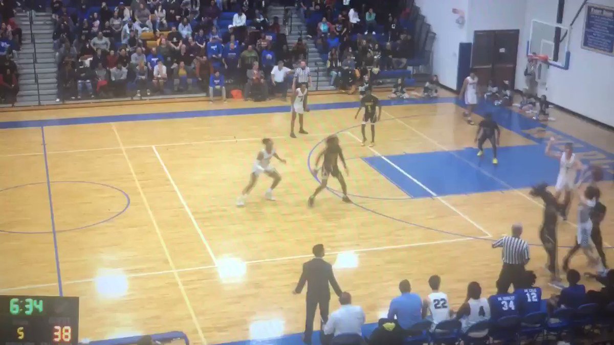 #POTD Throw it down Thursday! @JustinHaire32 with the two hand slam! @SSBasketball17 https://t.co/uIPvrz38bD