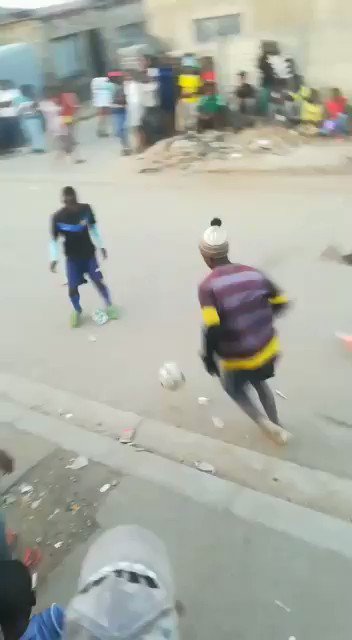 WelBeast (@WelBeast) on Twitter photo 2020-05-30 09:41:53 30sec of pure joy for football lovers. Watch street football at its best 🎥 @RabiuMJauro 30sec of pure joy for football lovers. Watch street football at its best 🎥 @RabiuMJauro