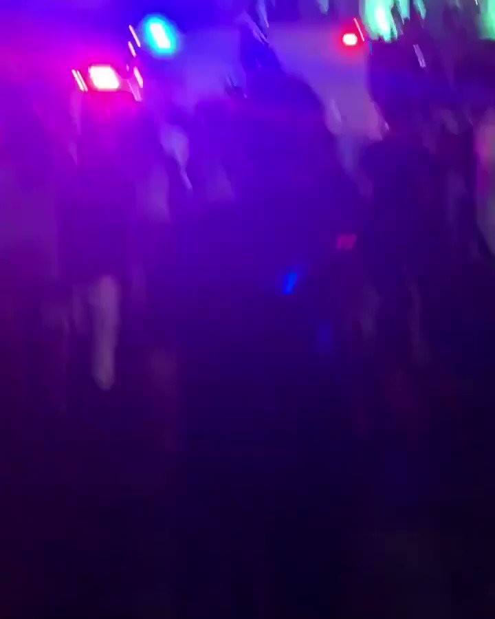 #BLACKLIVESMATTER ✊️ (@tommiesunshine) on Twitter photo 2020-05-30 08:04:29 last night in #Louisville #Kentucky, cops opened fire on a crowd of #BreonnaTaylor protestors & shot 7 people, 2 critically. ✊ #GeorgeFloyd #BlackLivesMatter #Minneapolis #PoliceMurder #JusticeForGeorgeFloyd #ThisIsAmerica #MinneapolisPolice #ICantBreathe 🏳️ last night in #Louisville #Kentucky, cops opened fire on a crowd of #BreonnaTaylor protestors & shot 7 people, 2 critically. ✊ #GeorgeFloyd #BlackLivesMatter #Minneapolis #PoliceMurder #JusticeForGeorgeFloyd #ThisIsAmerica #MinneapolisPolice #ICantBreathe 🏳️