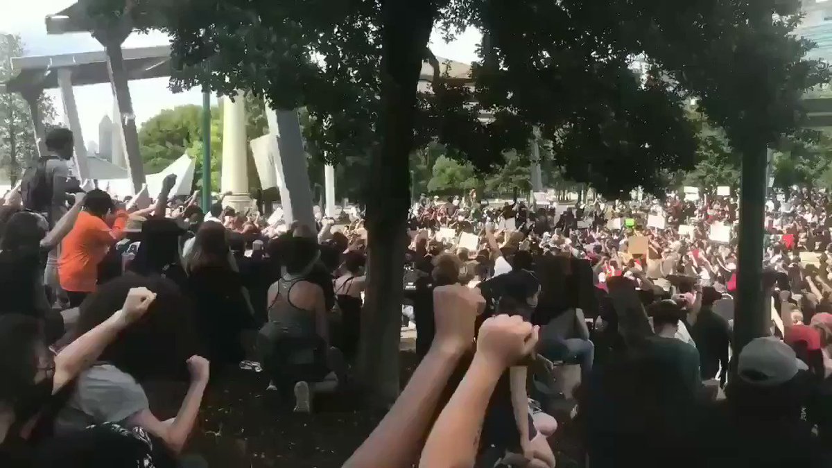 Shru 🌸 BLM (@soft_dnp) on Twitter photo 2020-05-30 08:36:27 this is Atlanta before police showed up, you call this a riot? people just want to get their rights and go home this isnt a riot #BlackLivesMatter this is Atlanta before police showed up, you call this a riot? people just want to get their rights and go home this isnt a riot #BlackLivesMatter