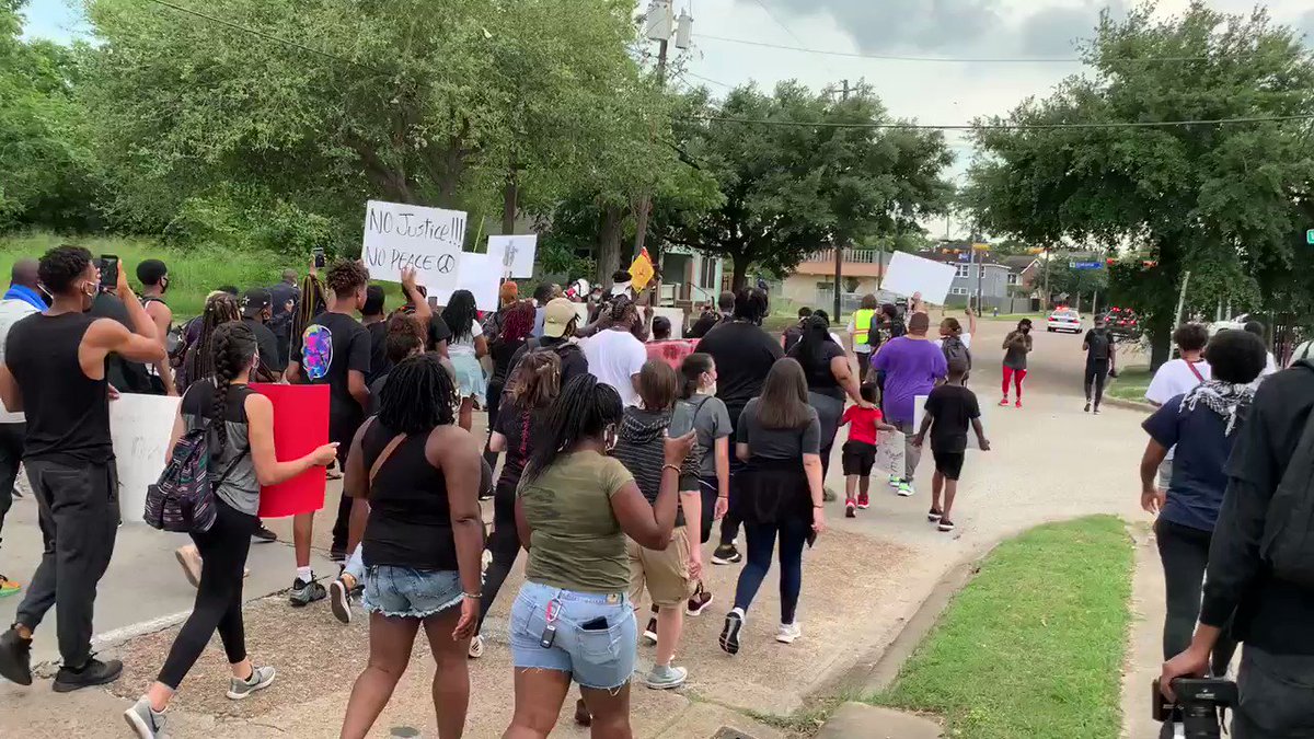 Mike Hixenbaugh (@Mike_Hixenbaugh) on Twitter photo 30/05/2020 22:30:51 A few hundred protestors marching from Houston’s Emancipatiom Park: “No Justice. No Peace.” A few hundred protestors marching from Houston’s Emancipatiom Park: “No Justice. No Peace.”
